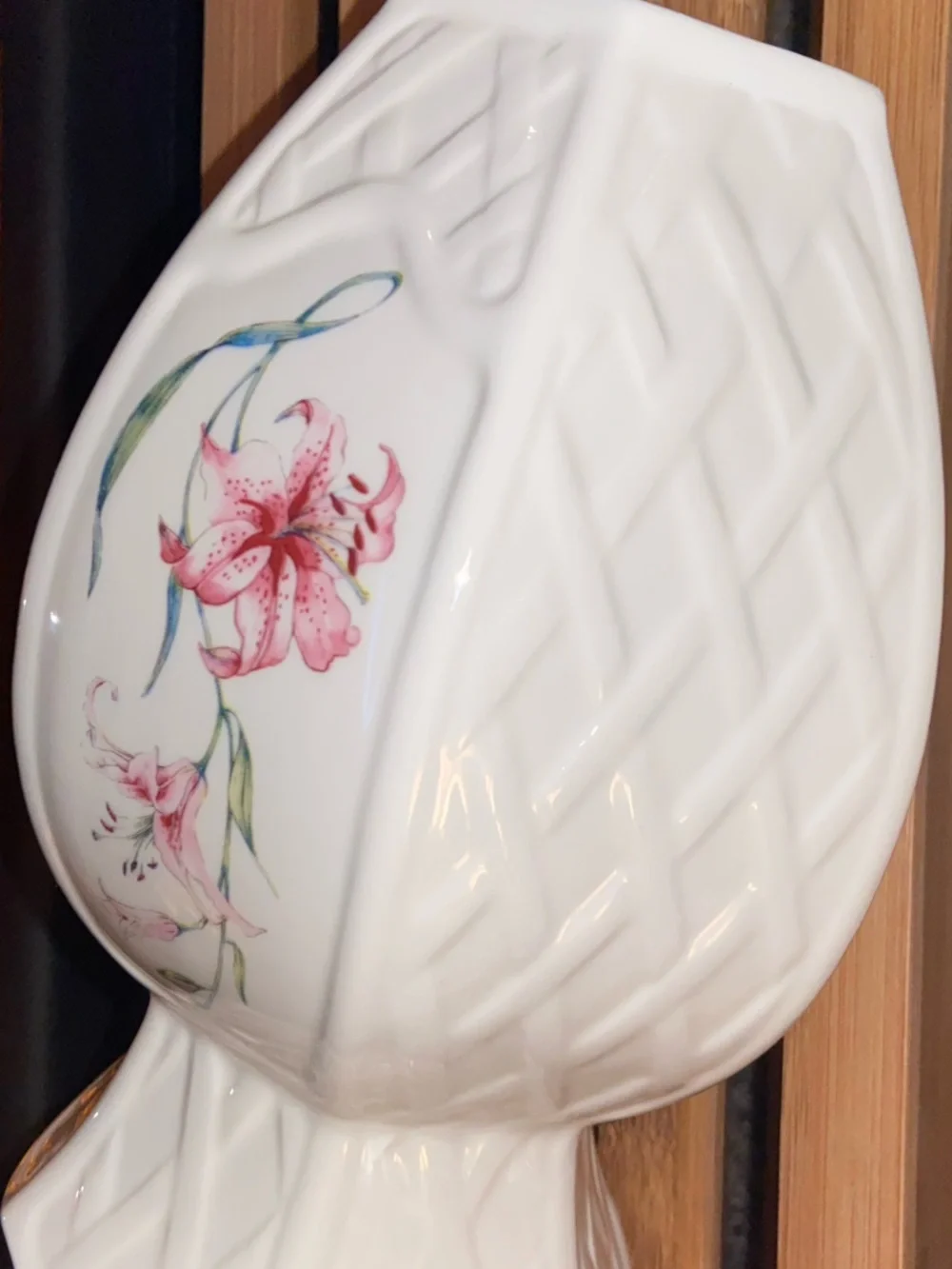Belleek Vintage☘️Irish Vase Dated Y2K White Ceramic Vase w/Lattice & Pink Lilies